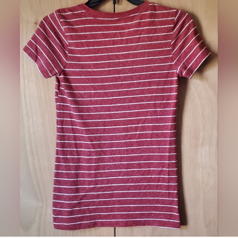 V-neck - Picture 3 of 3